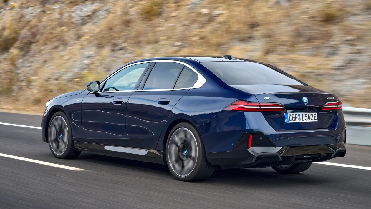 BMW i5 – rear