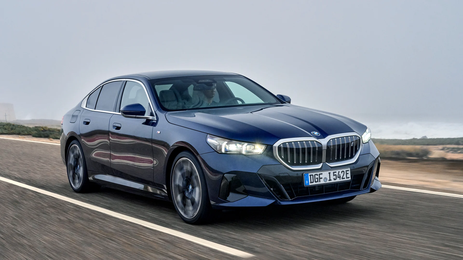 BMW i5 – front
