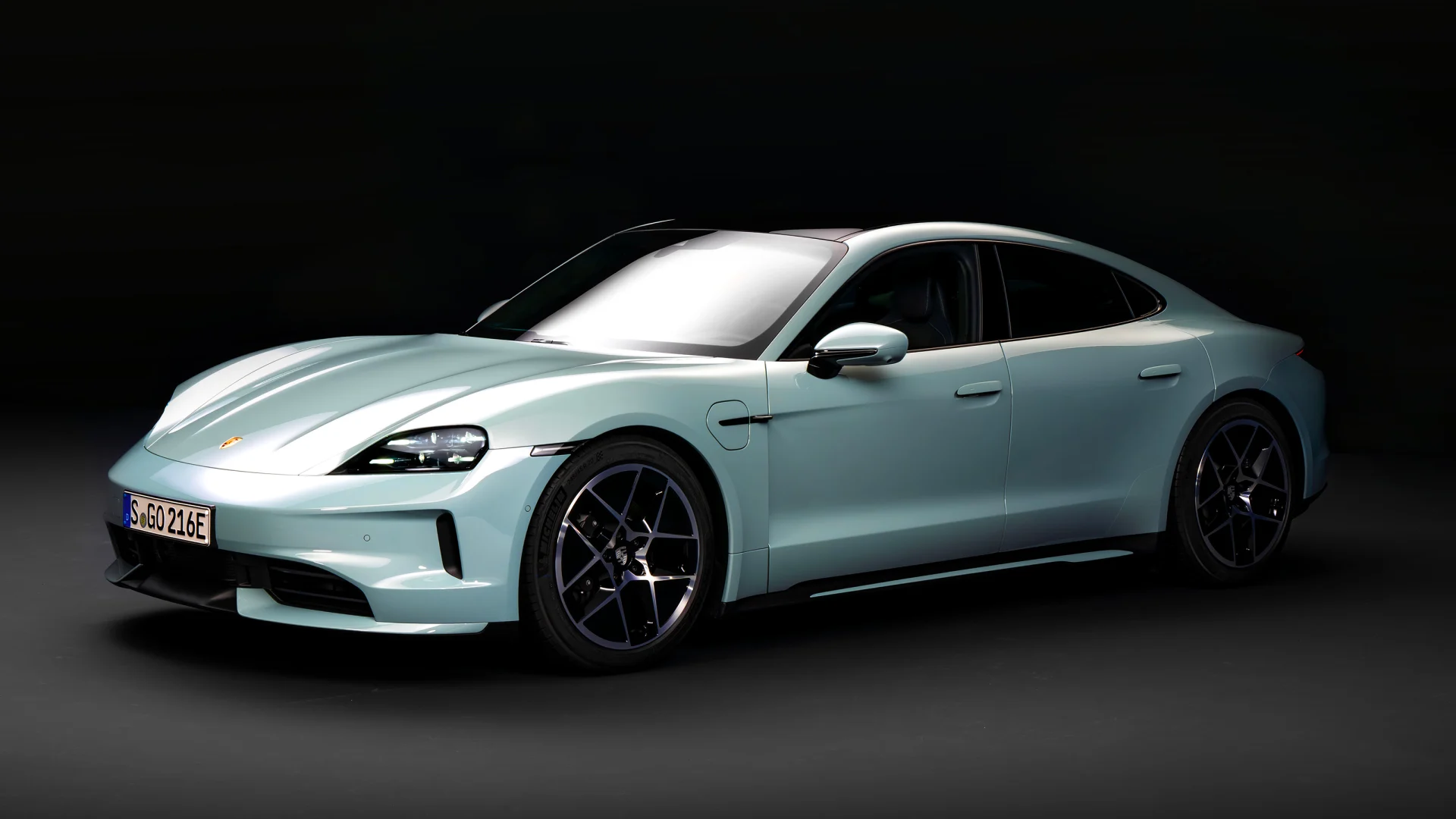 Porsche Taycan – front
