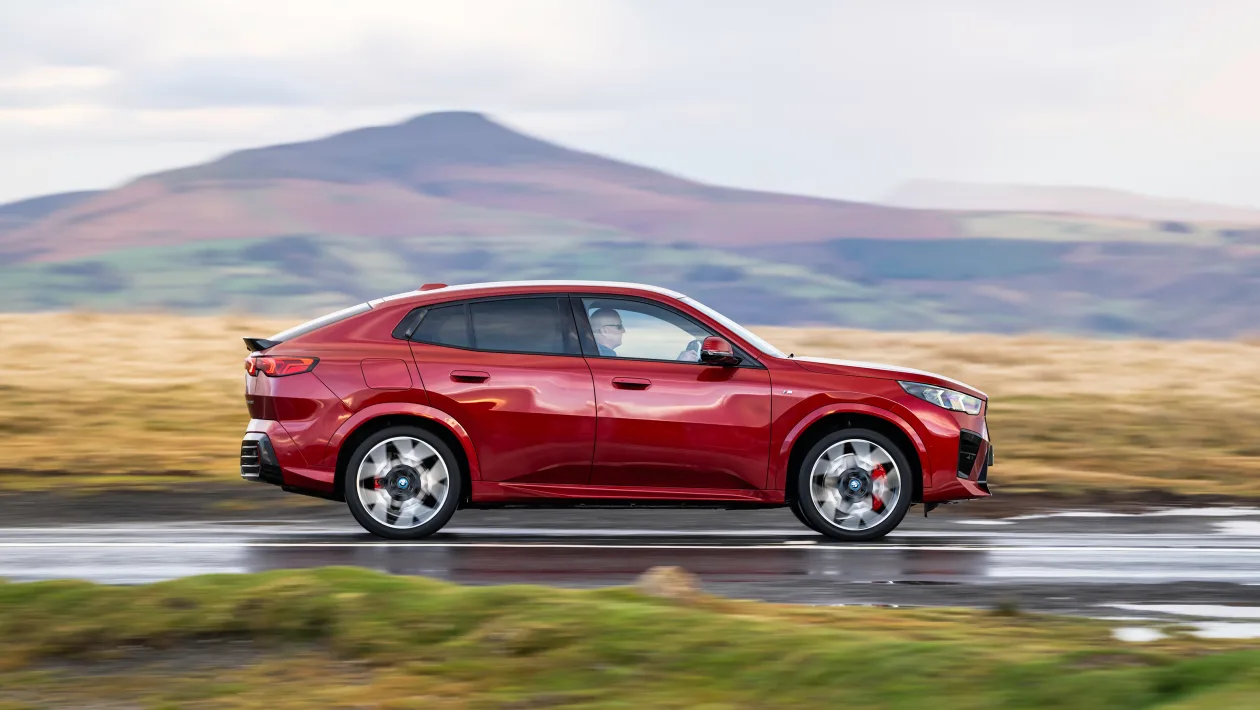 BMW iX2 xDrive 30 – side
