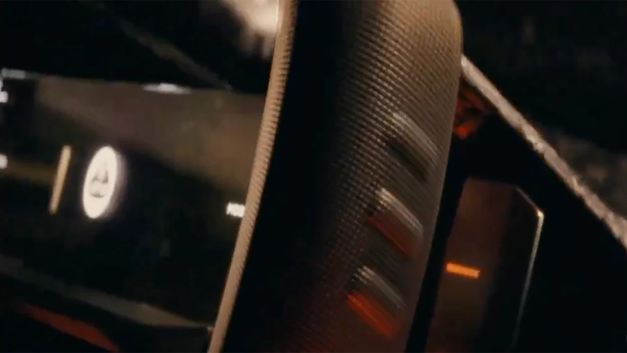 Lotus Theory 1 – yoke steering wheel