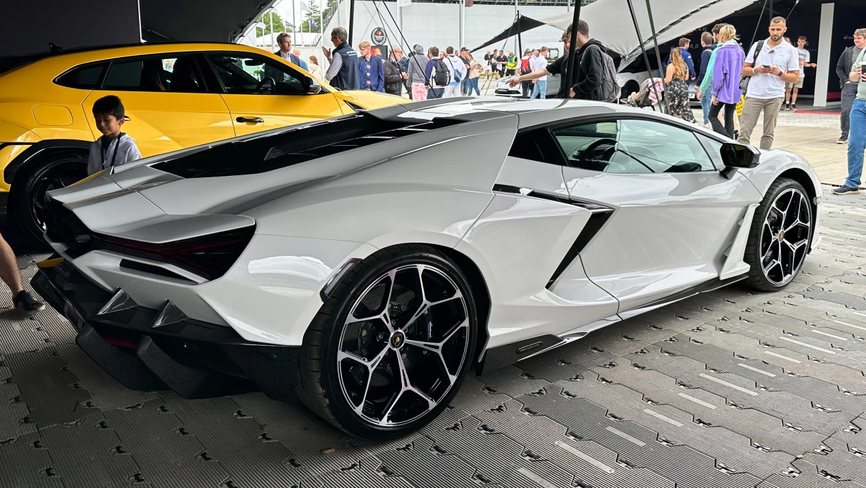Lamborghini Revuelto