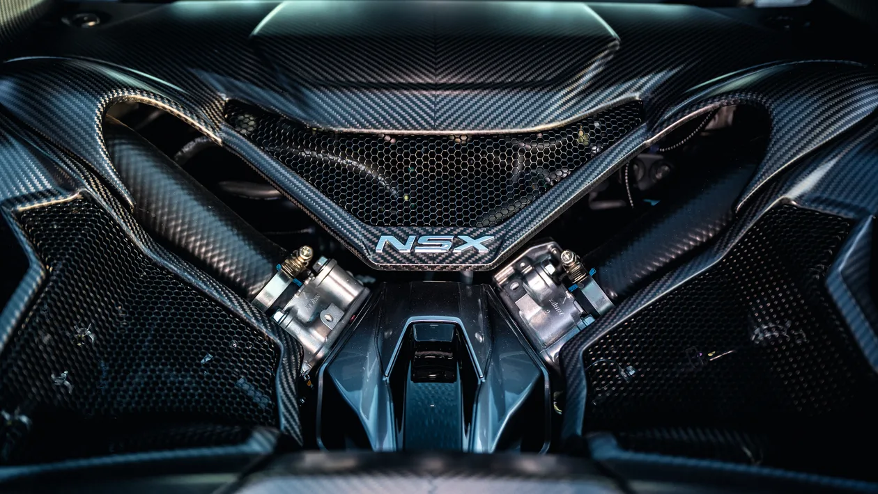Honda NSX v Porsche 718 Spyder