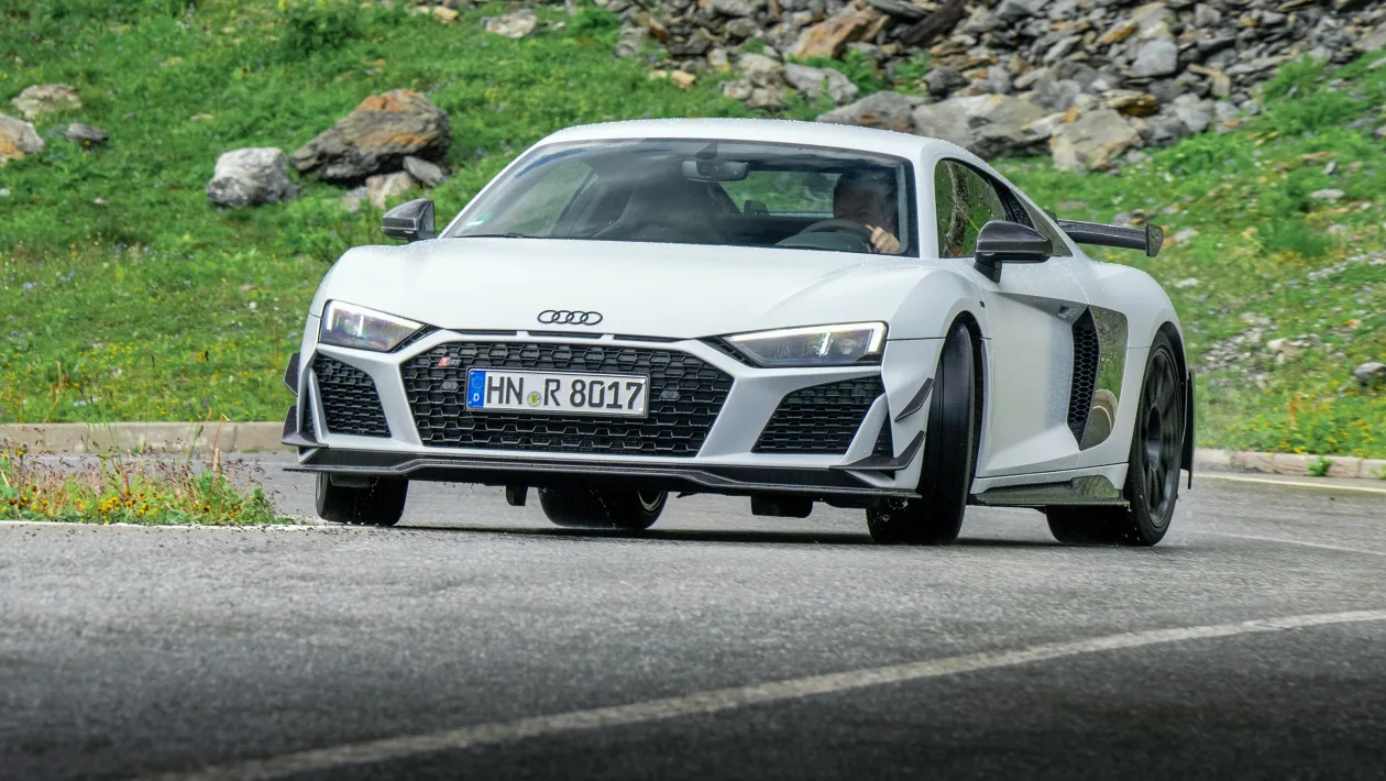Audi R8 V10 GT RWD v Lamborghini Huracan Tecnica