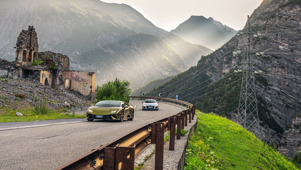 Audi R8 V10 GT RWD v Lamborghini Huracan Tecnica