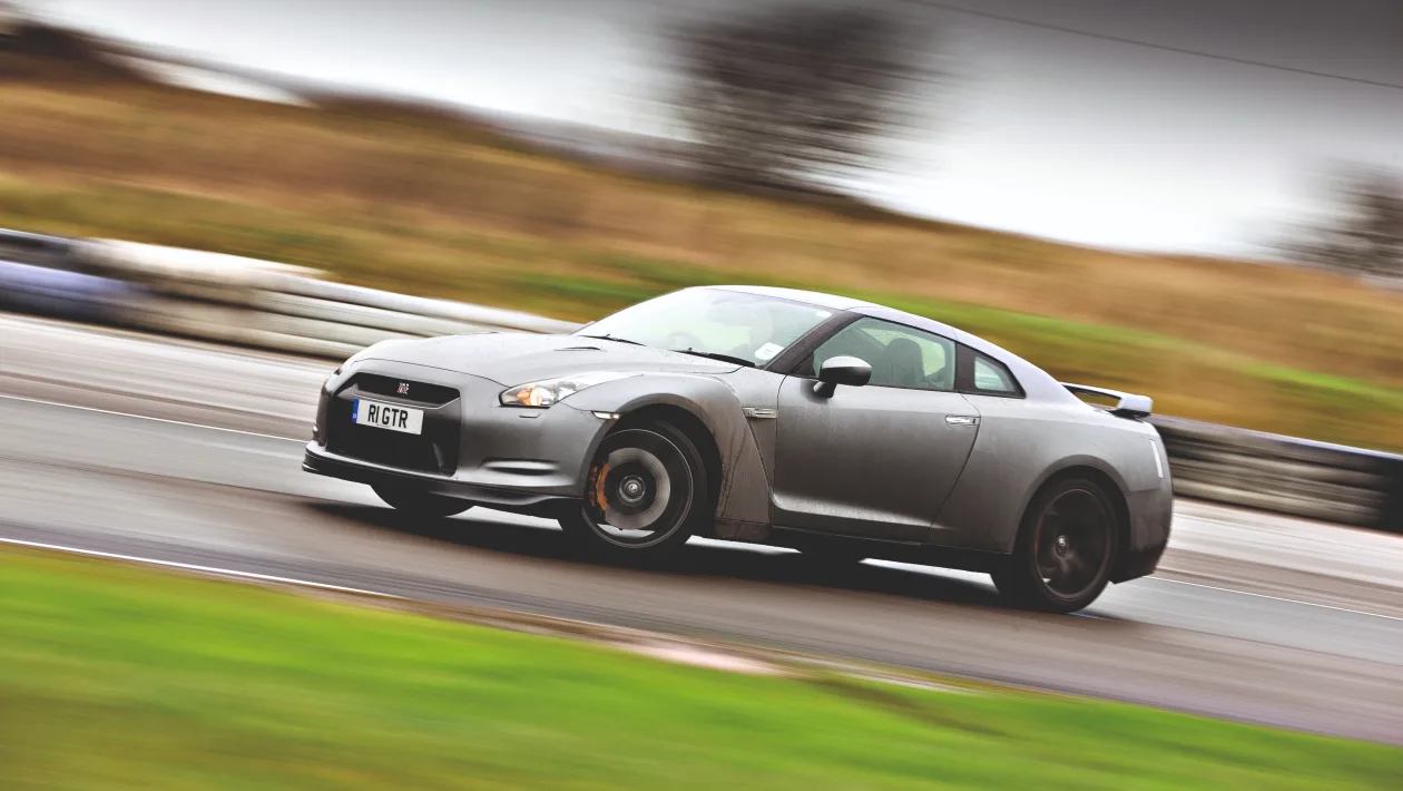 Nissan GT-R front