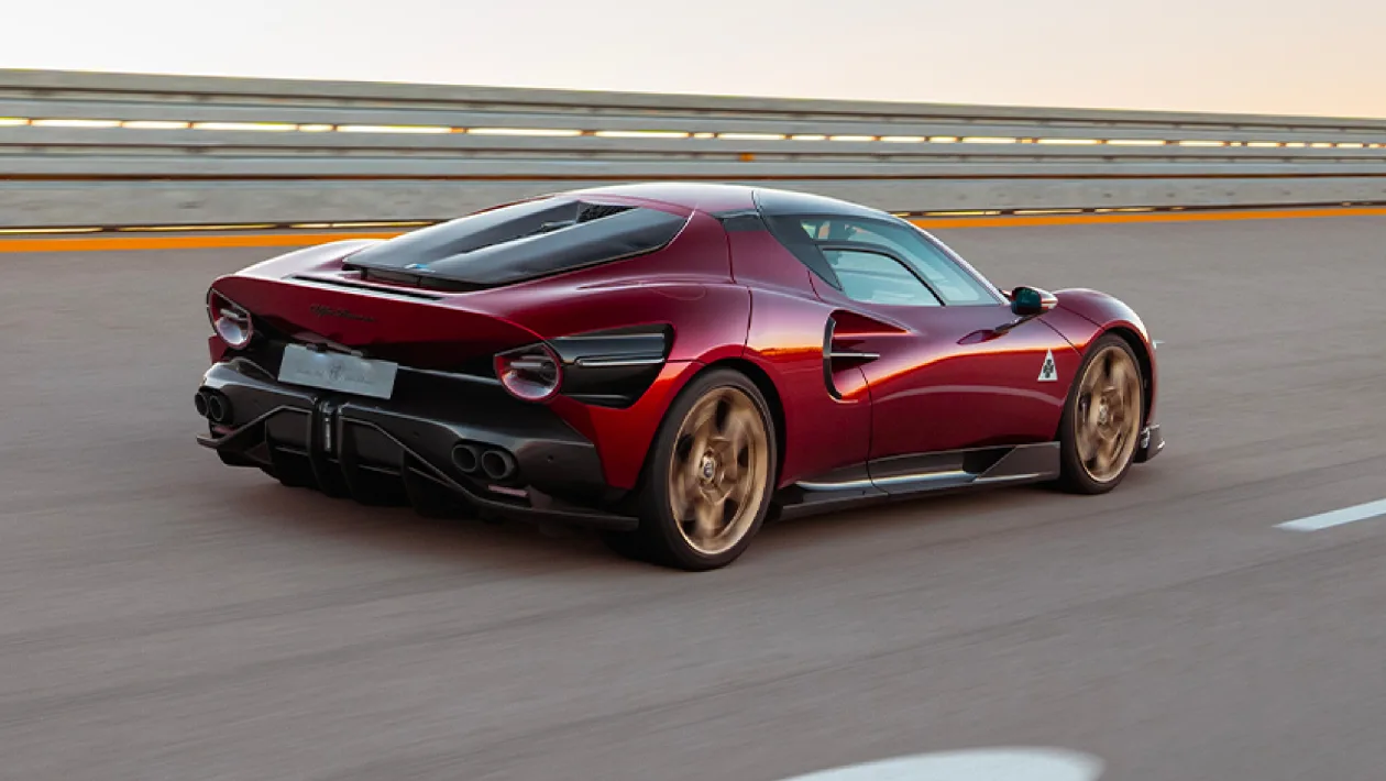 Alfa Romeo 33 Stradale testing