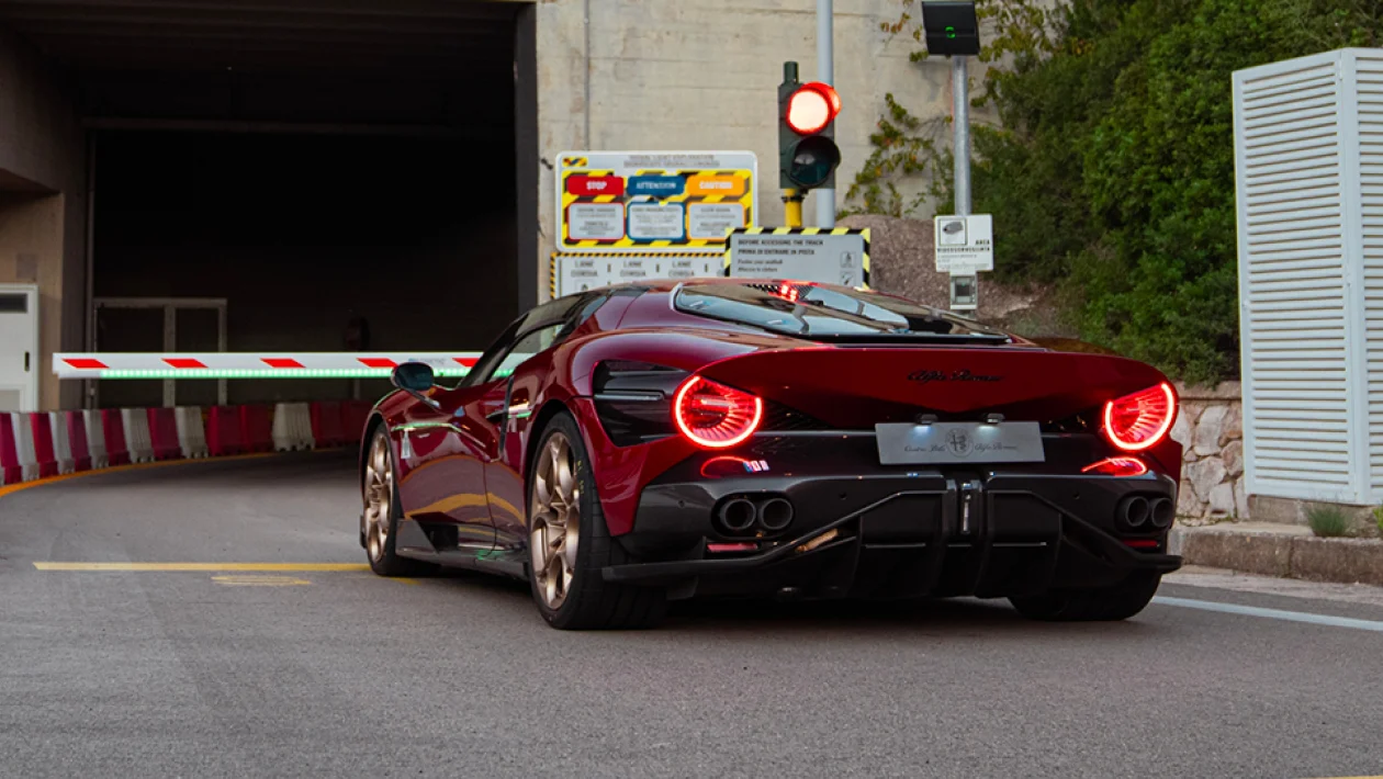 Alfa Romeo 33 Stradale testing