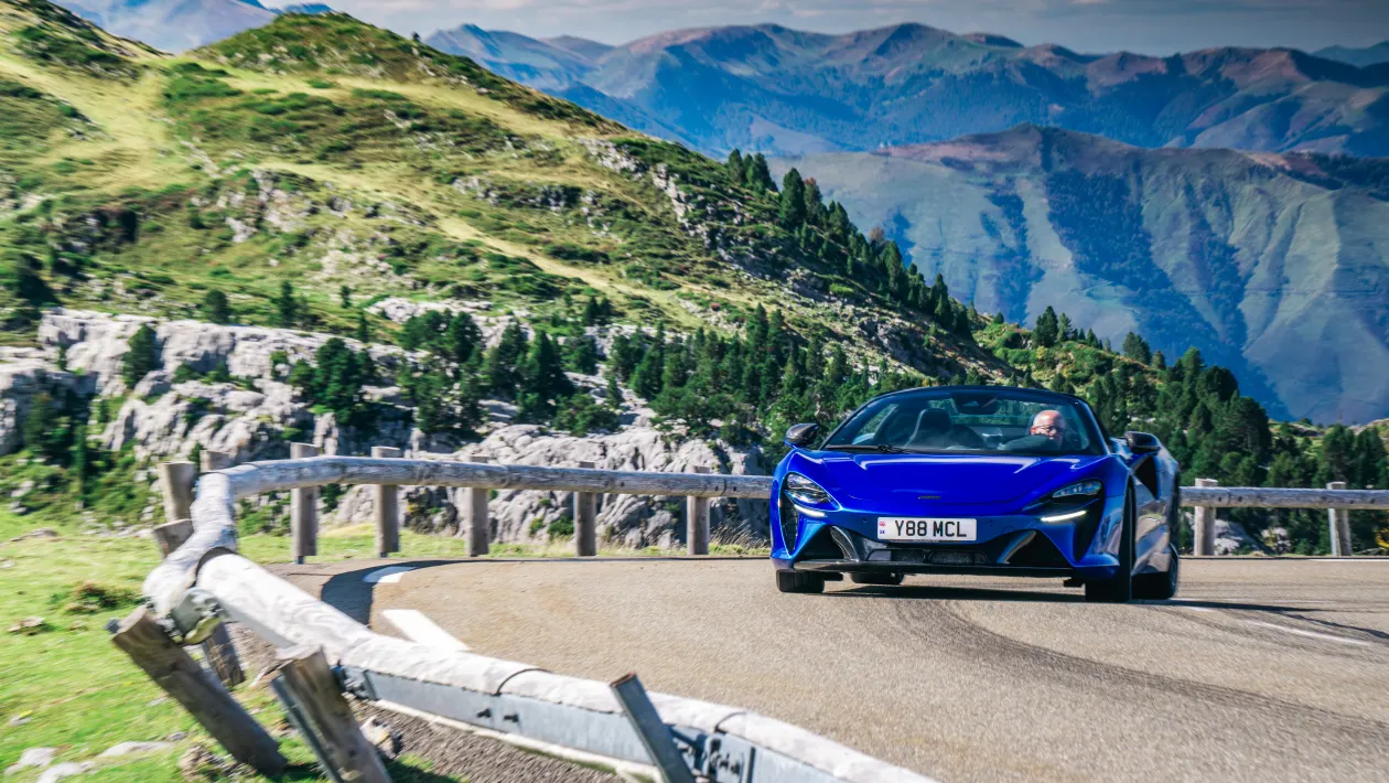 McLaren Artura Spider